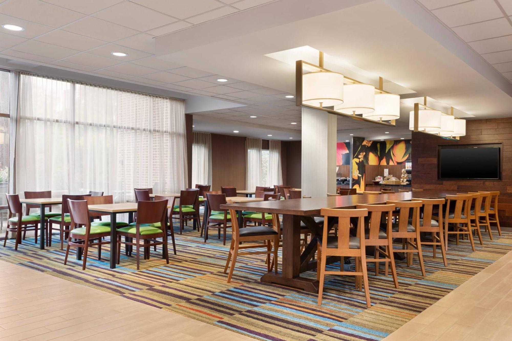 Fairfield Inn & Suites By Marriott Charlottesville Downtown/University Area Exterior photo