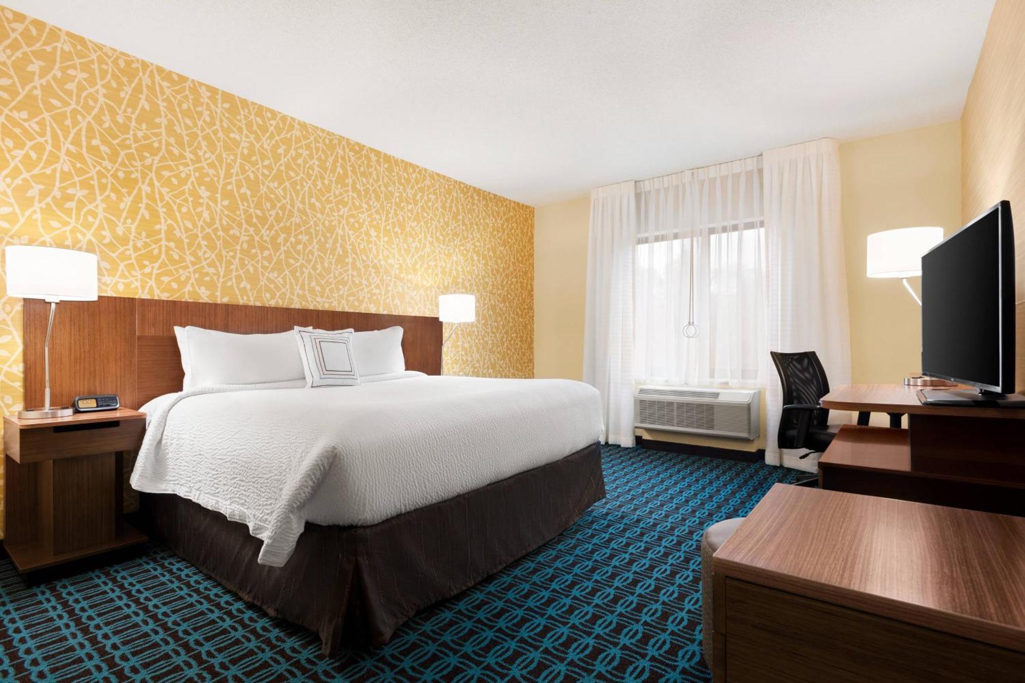 Fairfield Inn & Suites By Marriott Charlottesville Downtown/University Area Exterior photo