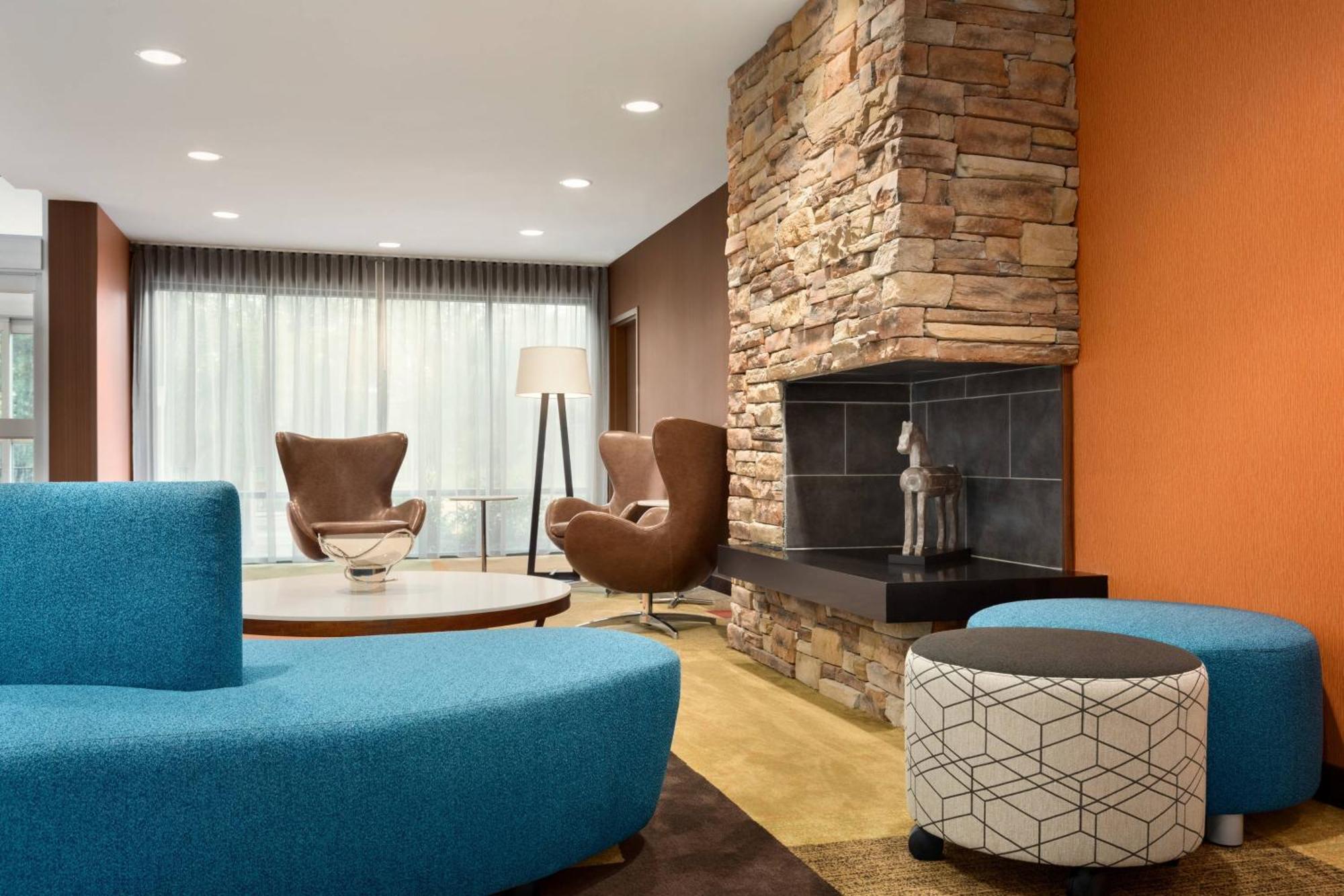 Fairfield Inn & Suites By Marriott Charlottesville Downtown/University Area Exterior photo