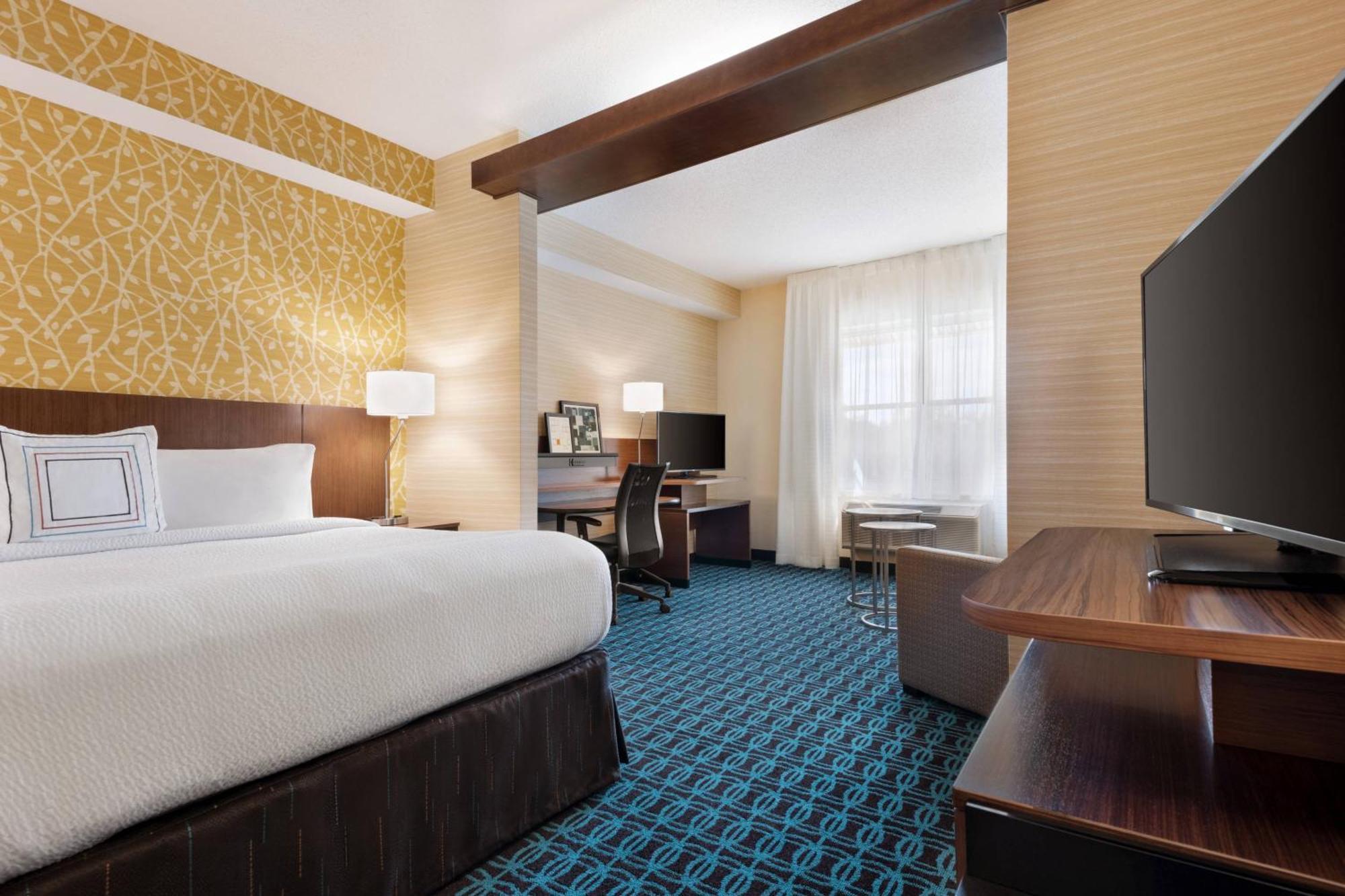 Fairfield Inn & Suites By Marriott Charlottesville Downtown/University Area Exterior photo