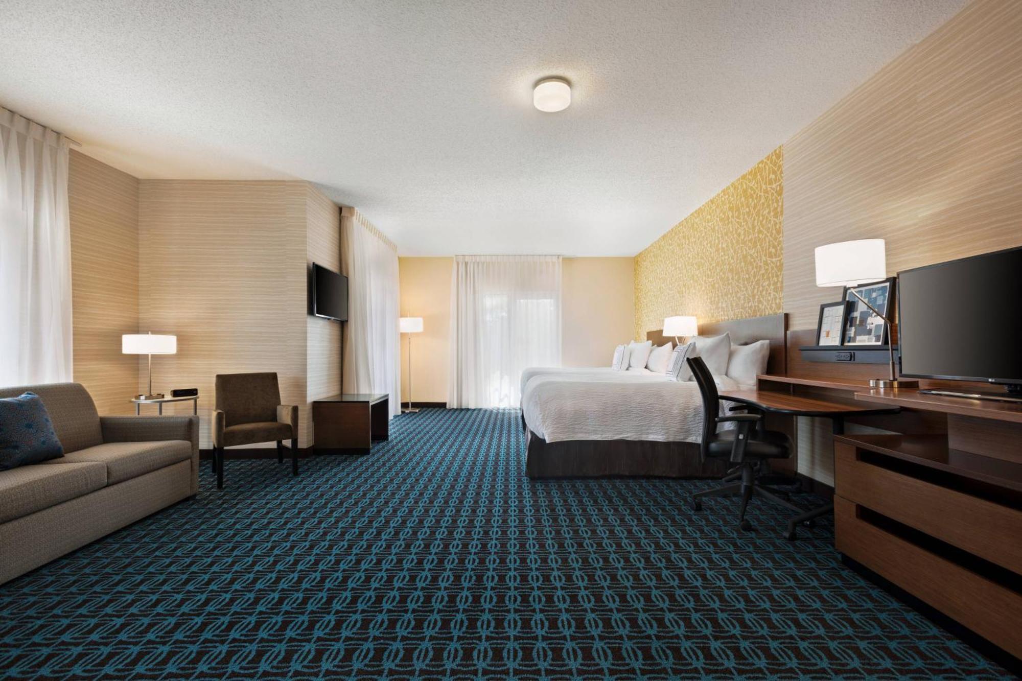 Fairfield Inn & Suites By Marriott Charlottesville Downtown/University Area Exterior photo