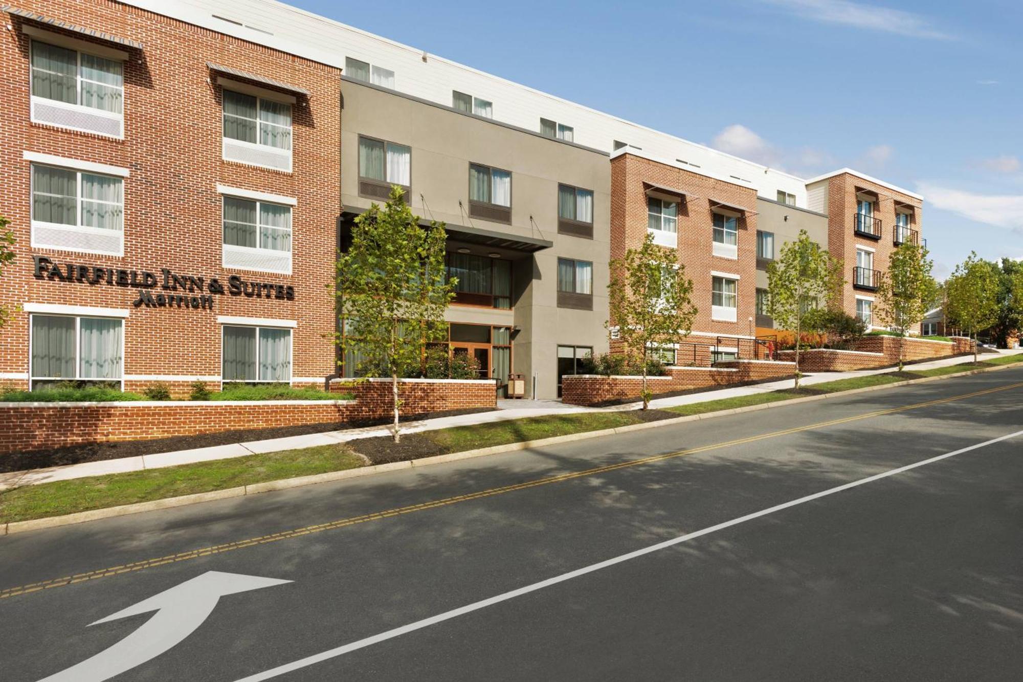 Fairfield Inn & Suites By Marriott Charlottesville Downtown/University Area Exterior photo