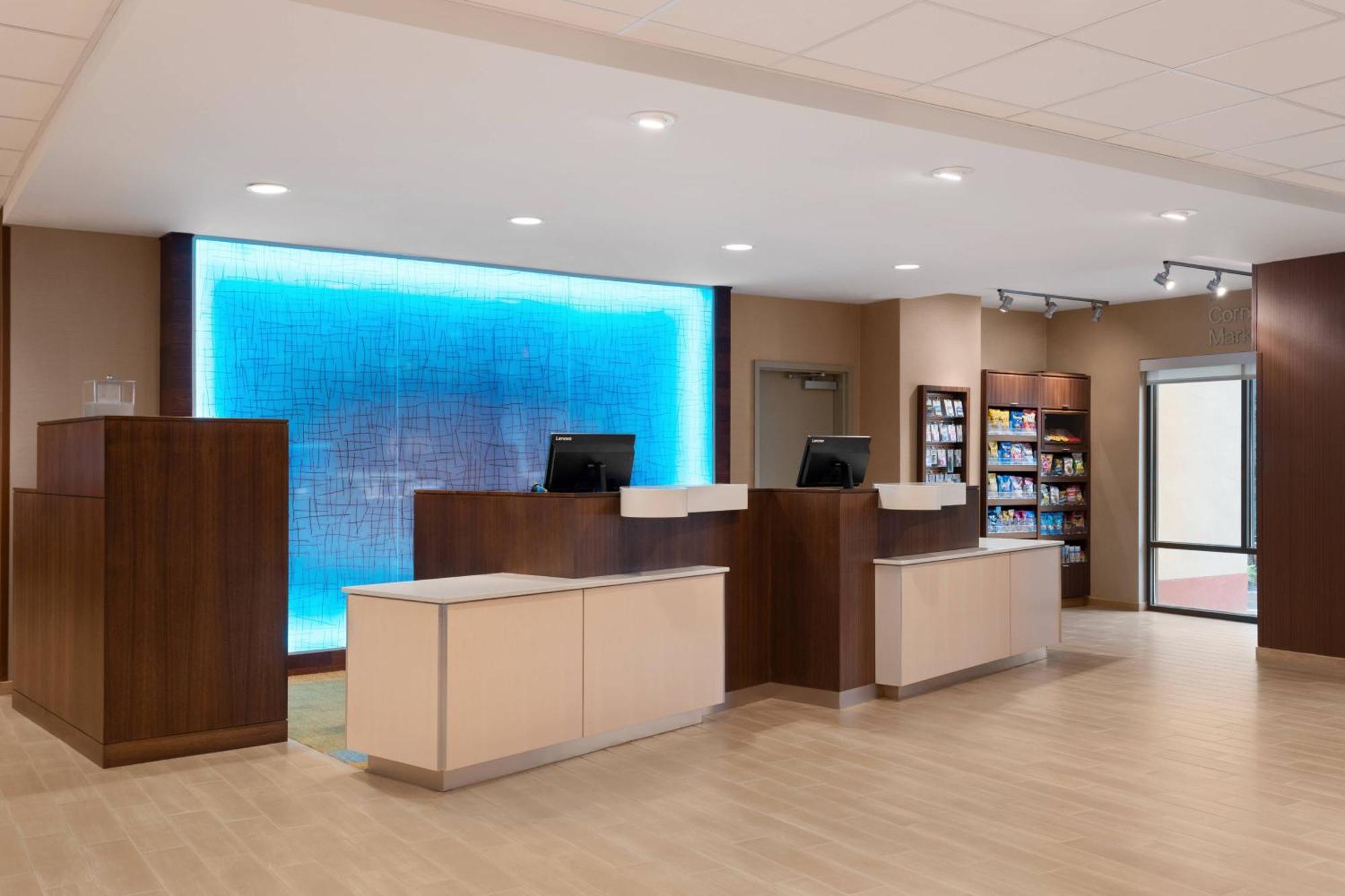Fairfield Inn & Suites By Marriott Charlottesville Downtown/University Area Exterior photo
